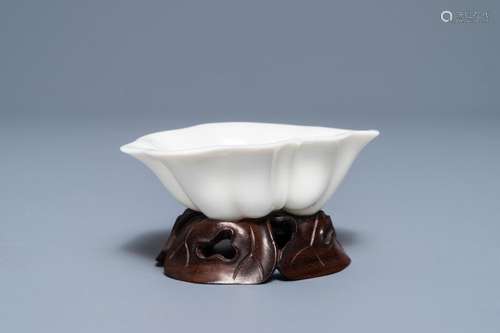 A Chinese Dehua blanc de Chine lotus leaf-shaped brush washer on stand, Kangxi