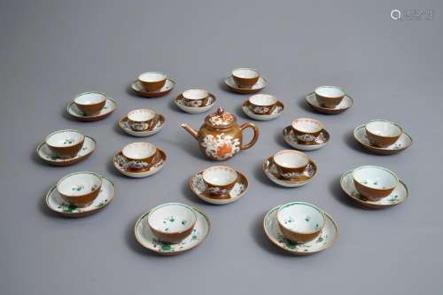 A Chinese Imari-style capucin-ground teapot and 17 cups and saucers, Qianlong