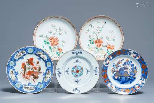 Five Chinese doucai, verte-rose and Imari-style plates, Kangxi/Qianlong