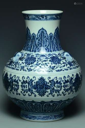 A QING DYNASTY THREE RAMS VASE QIANLONG MARK