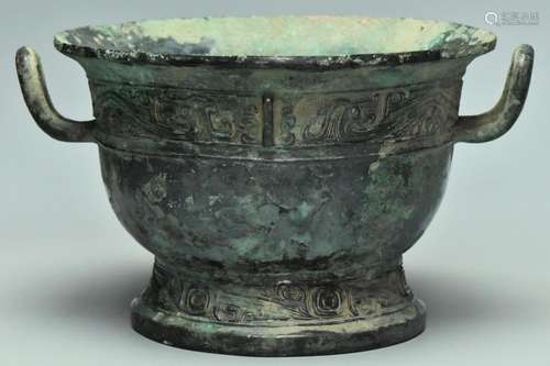 A WESTERN ZHOU DYNASTY INSCRIBED BRONZE RITUAL YU