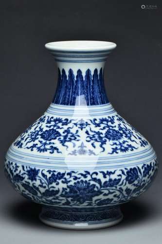 A QING DYNASTY VASE YONGZHENG MARK AND PERIOD