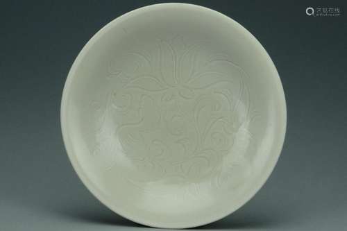 A NORTHERN SONG DYNASTY DINGYAO LOTUS DISH & BOX