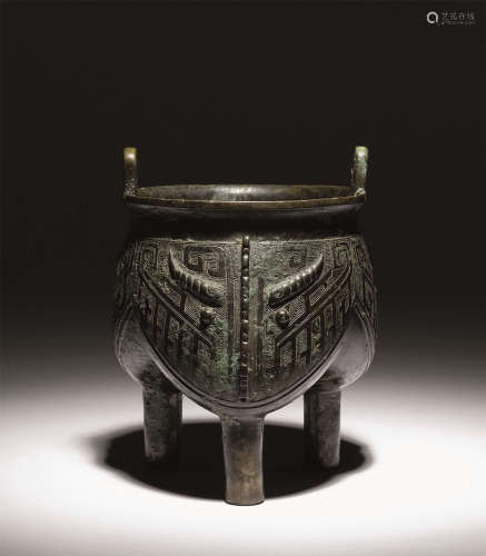 商晚期 青铜兽面纹三足鬲式鼎