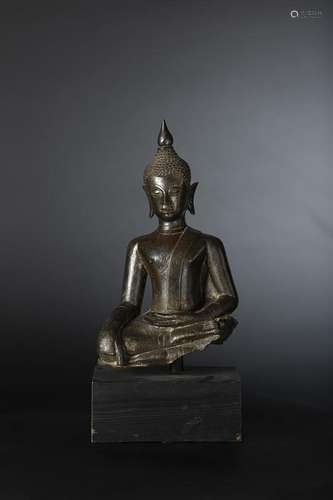 LAOS XVIe siècle Statuette de bouddha en bronze à ...