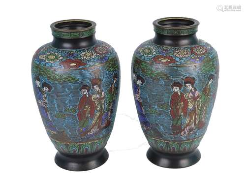 JAPON, époque Meiji. Paire de vases en bronze à p...