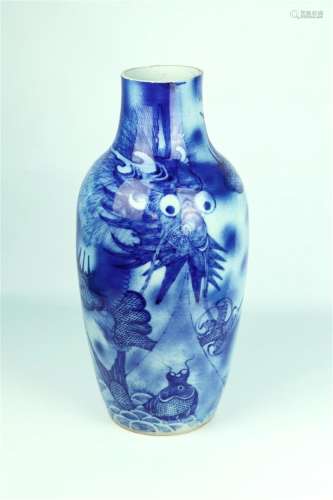 CHINE. Vase en porcelaine à décor en camaïeu bleu...