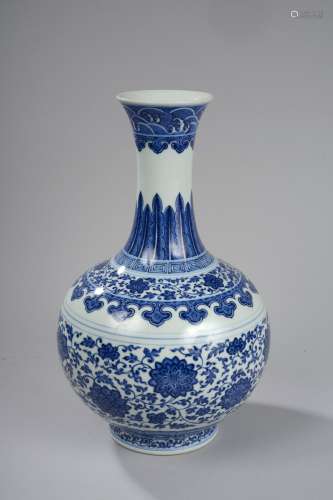 Vase “Shangping” à panse Globulaire sur piédouche ...