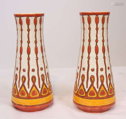 PAIRE DE VASES EN CERAMIQUE 1925 En céramique cra...