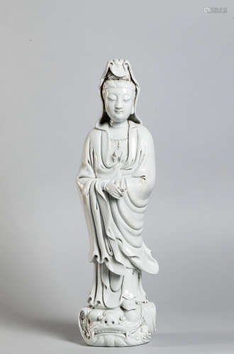 Le Boddhisattva Kwan yin debout sur la tête du lio...