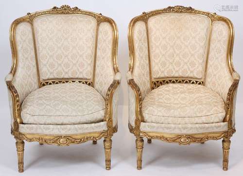 PAIRE DE BERGERES A OREILLES LOUIS XVI En bois do...