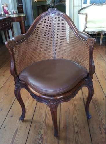 FAUTEUIL DE BUREAU CANNE LOUIS XV En bois naturel...