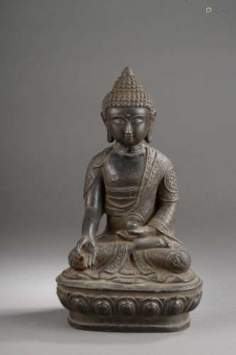 Buddha Amitayus assis en méditation sur un socle l...