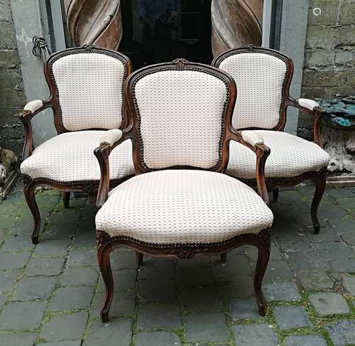 SUITE DE TROIS FAUTEUILS CABRIOLETS LOUIS XVI En ...