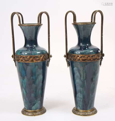 PAIRE DE VASES EN CERAMIQUE 1900 En céramique ver...