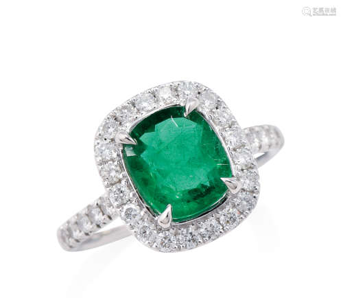 18K白金鑲鑽石祖母綠戒指