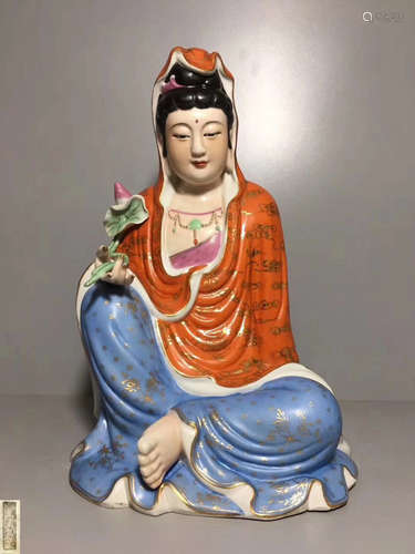 A FAMILLE-ROSE GUANYIN PORCELAIN STATUE