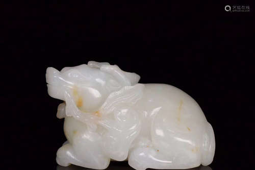 A HETIAN JADE CARVED DEER SHAPED PENDANT