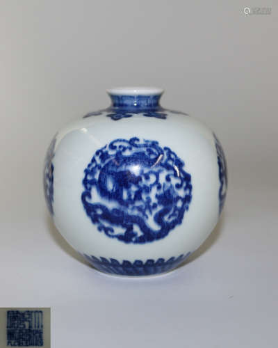 A BLUE & WHITE BRUSH WASHER WITH QIANLONG MARK