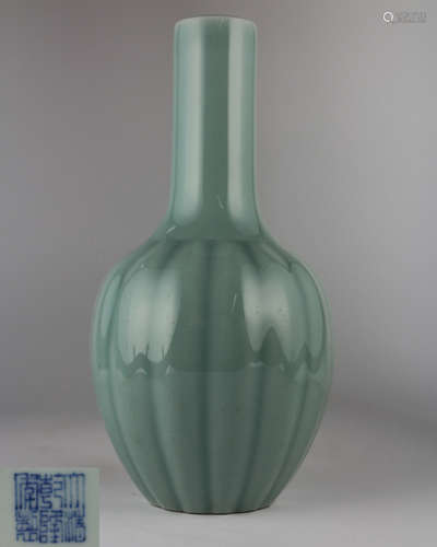 QIANLONG MARK CELADON LONG NECK VASE