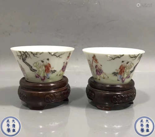 PAIR FAMILLE-ROSE BOY PATTERN BOWLS