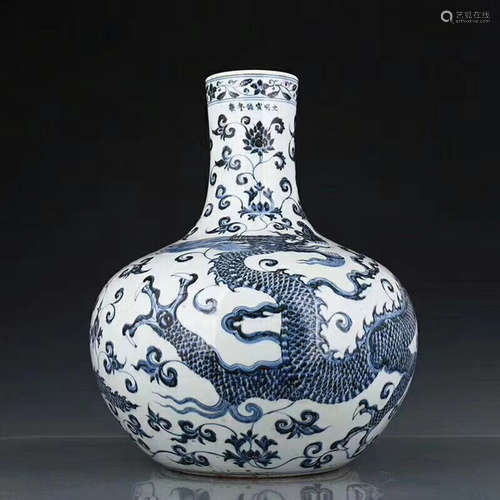 A XUANDE MARK BLUE&WHITE BOTTLE VASE