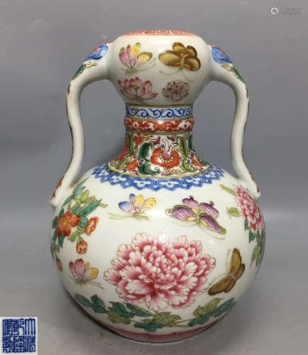 A FAMILLE-ROSE BUTTERFLY AND FLORAL PATTERN VASE
