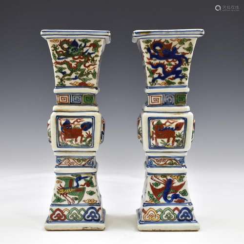 PAIR MING WANLI WUCAI SQUARED GU VASES