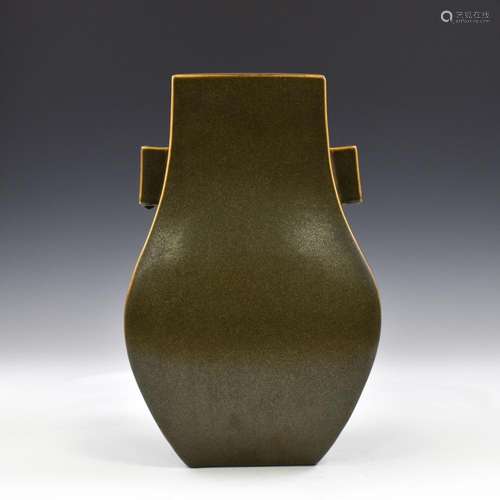 QIANLONG TEA DUST GLAZED ZUN VASE