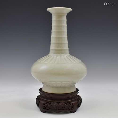 YONGZHENG DOUQING SPHERICAL BOTTLE VASE