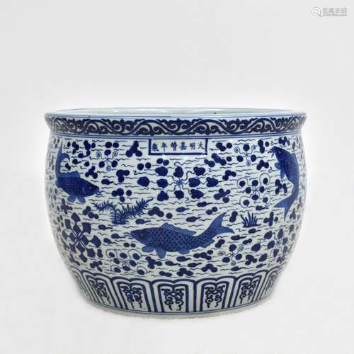 MING JIAJING BLUE & WHITE FISH POT