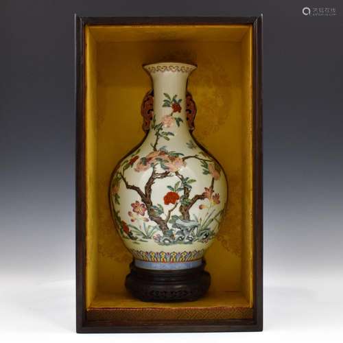 DAOGUANG FAMILLE ROSE VASE IN PROTECTIVE BOX