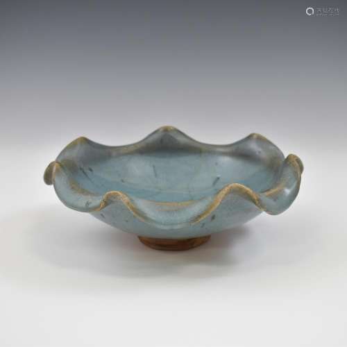 FLORI-FORM LOBED RIM JUN WARE BOWL