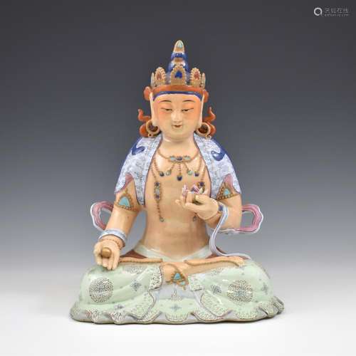 CHINESE FAMILLE ROSE PORCELAIN SEATED BUDDHA