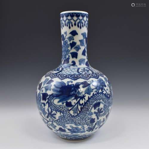 LARGE CHINESE BLUE & WHITE DRAGON CELESTIAL VASE