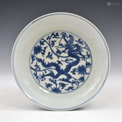 MING WANLI BLUE & WHITE DRAGON PLATE