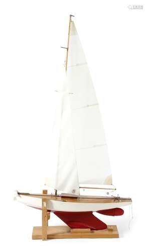 'Phoebe'. A modern 36inch restricted class pond yacht, with associated masts and sails, on a later