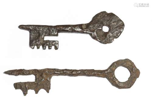 Two French Romanesque / Gothic iron keys, with pierced bow handles, 13th / 14th century, 10.7cm long