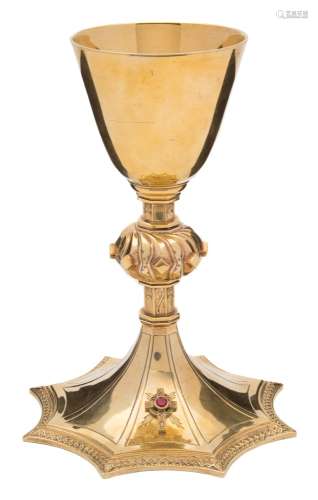 An Elizabeth II Irish silver gilt communion cup, maker LG, Dublin, 1966:,