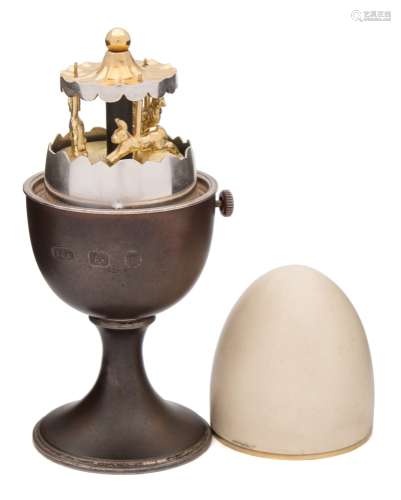 An Elizabeth II silver novelty egg, maker Anthony Elson, London,