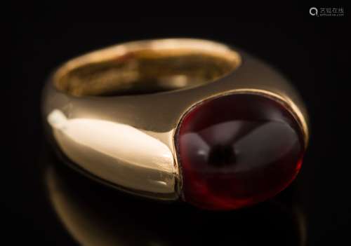 Baccarat. An 18ct gold and red glass mounted ring: inscribed 'Baccarat' and with fitted red box, 19.