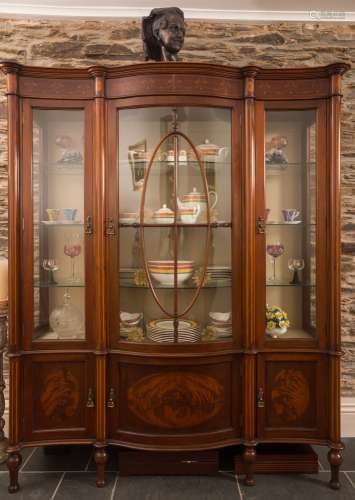 An Edwardian mahogany and inlaid serpentine fronted display cabinet:, bordered with boxwood lines,