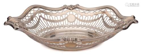 An Edward VII silver circular basket, maker Charles Clement Pilling, London,
