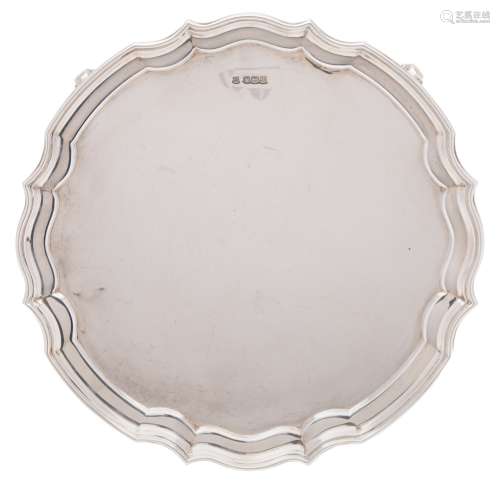 A George V silver salver, maker John & William Deakin, Sheffield,