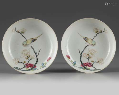 A PAIR OF CHINESE FAMILLE ROSE RUBY-BACK 'BIRD AND FLOWER' DISHES