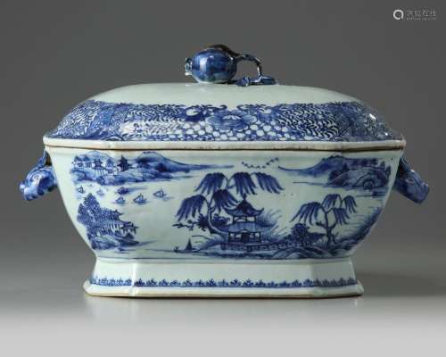A CHINESE BLUE AND WHITE OCTAGONAL TUREEN AND COVER