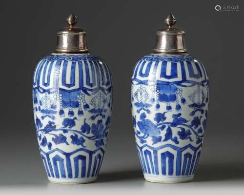 A PAIR OF SILVER-MOUNTED CHINESE BLUE AND WHITE OVOID VASES AND COVERS