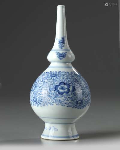 A CHINESE BLUE AND WHITE ROSEWATER SPRINKLER