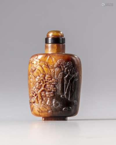 A CHINESE HORN SNUFF BOTTLE