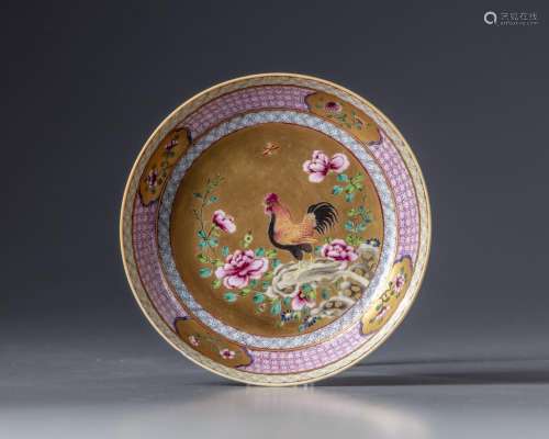 A SMALL CHINESE FAMILLE ROSE DISH